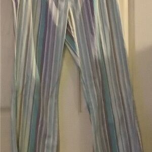 The LIMITED size 6 bell bottom pants 97% cotton 3% spandex fun pair of pants